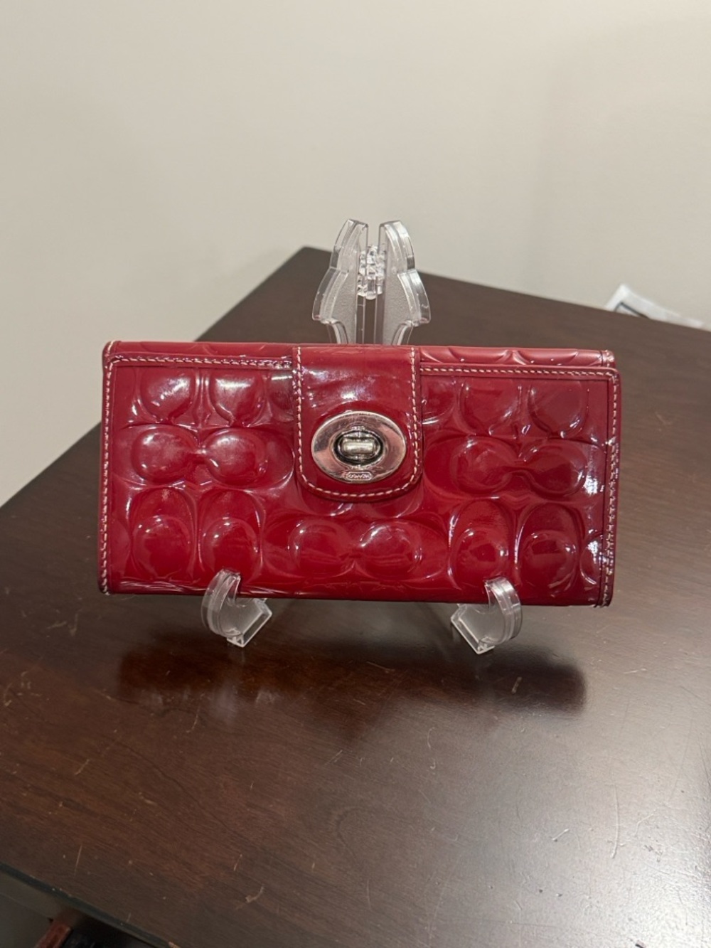 Coach Vintage Signature Embossed Patent Leather Turnlock Wallet (Color: Red) EUC - Picture 15 of 16